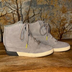 Sorel Out-N-About Gray Suede Wedge Heeled Waterproof Lace-Up Size 8 Ankle Boots